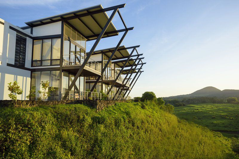 Pikaia Lodge Santa Cruz Island Екстериор снимка