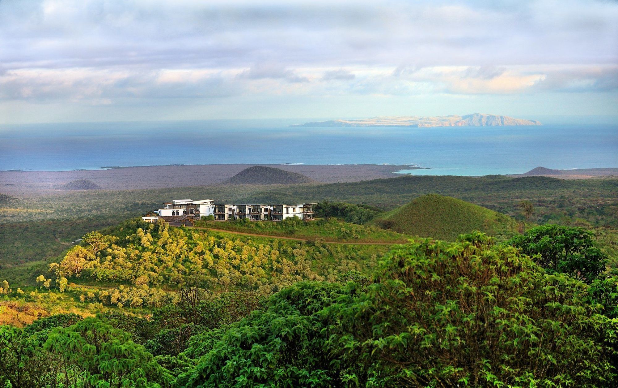 Pikaia Lodge Santa Cruz Island Екстериор снимка