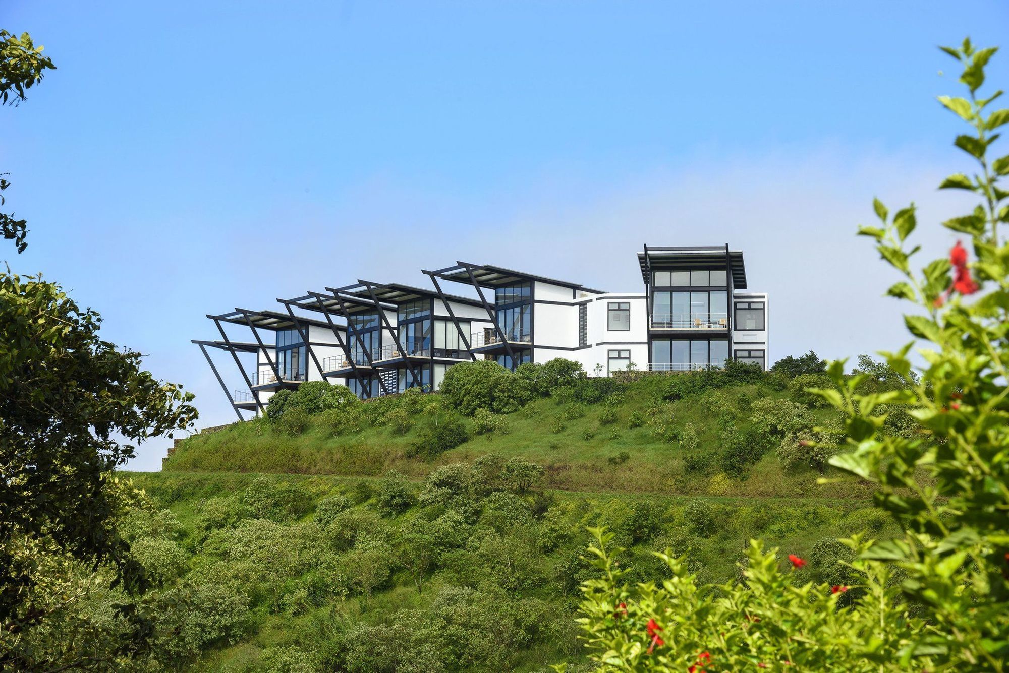 Pikaia Lodge Santa Cruz Island Екстериор снимка
