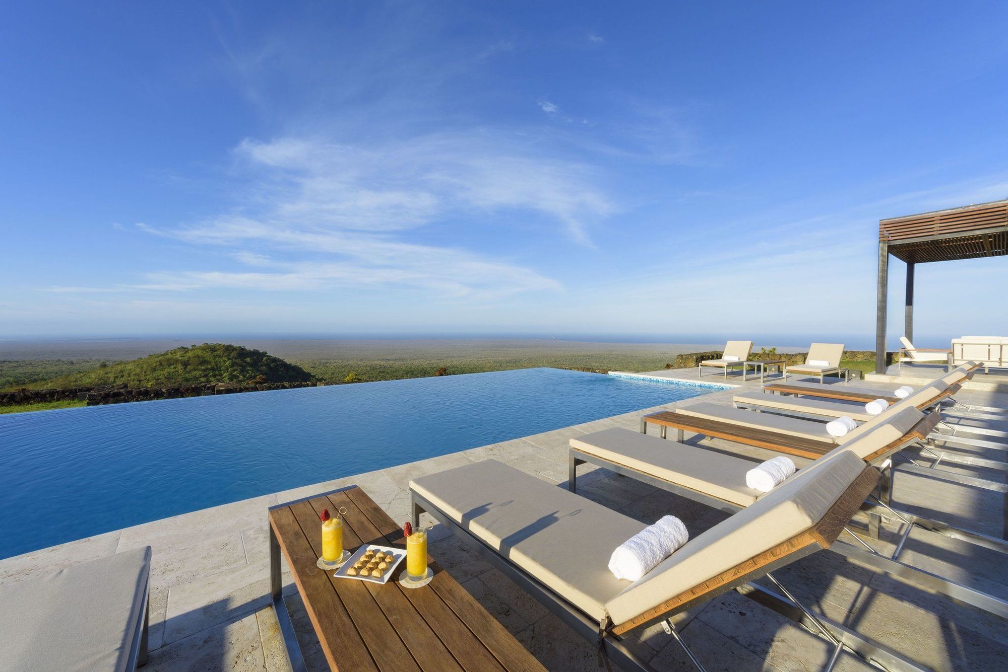 Pikaia Lodge Santa Cruz Island Екстериор снимка