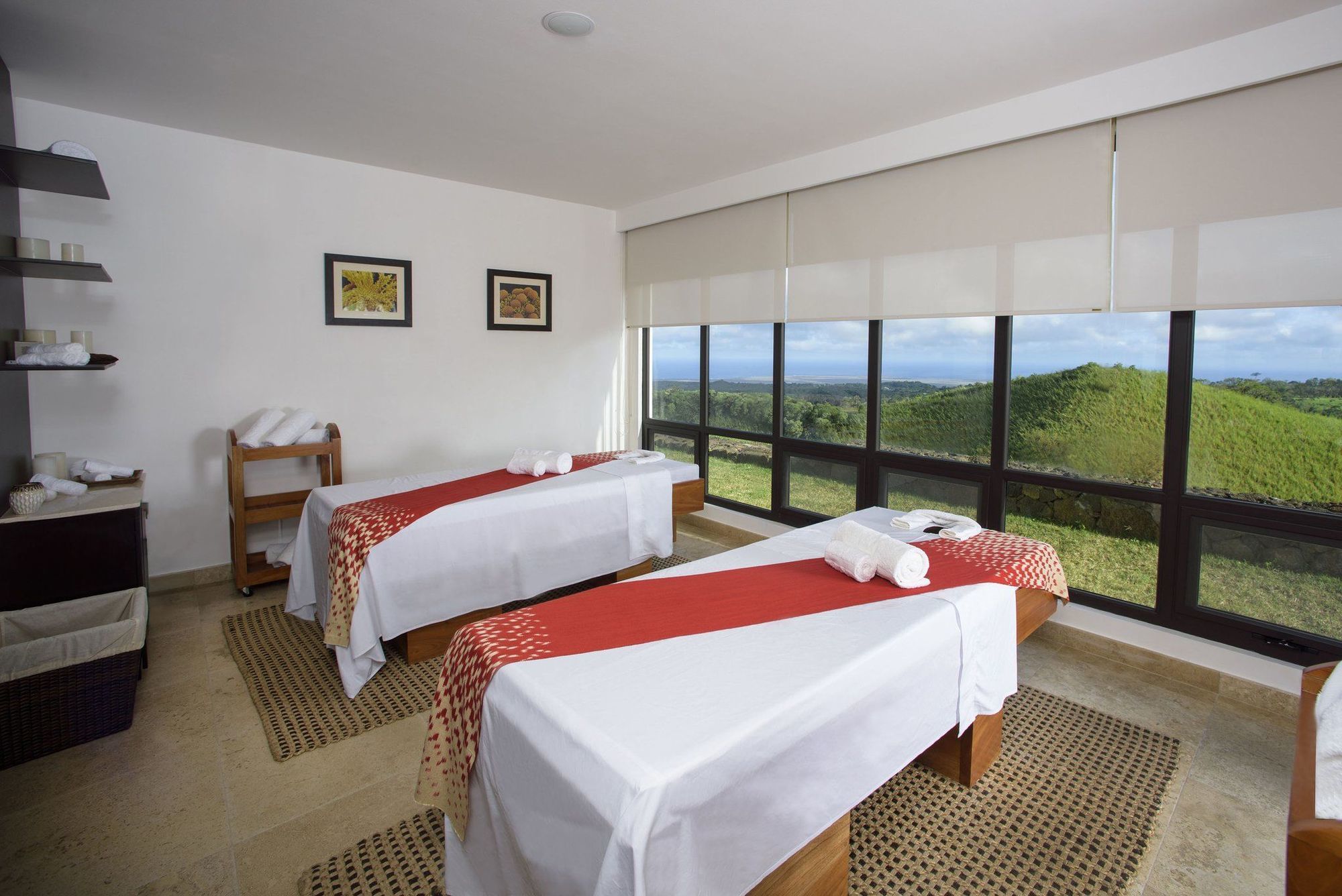 Pikaia Lodge Santa Cruz Island Екстериор снимка