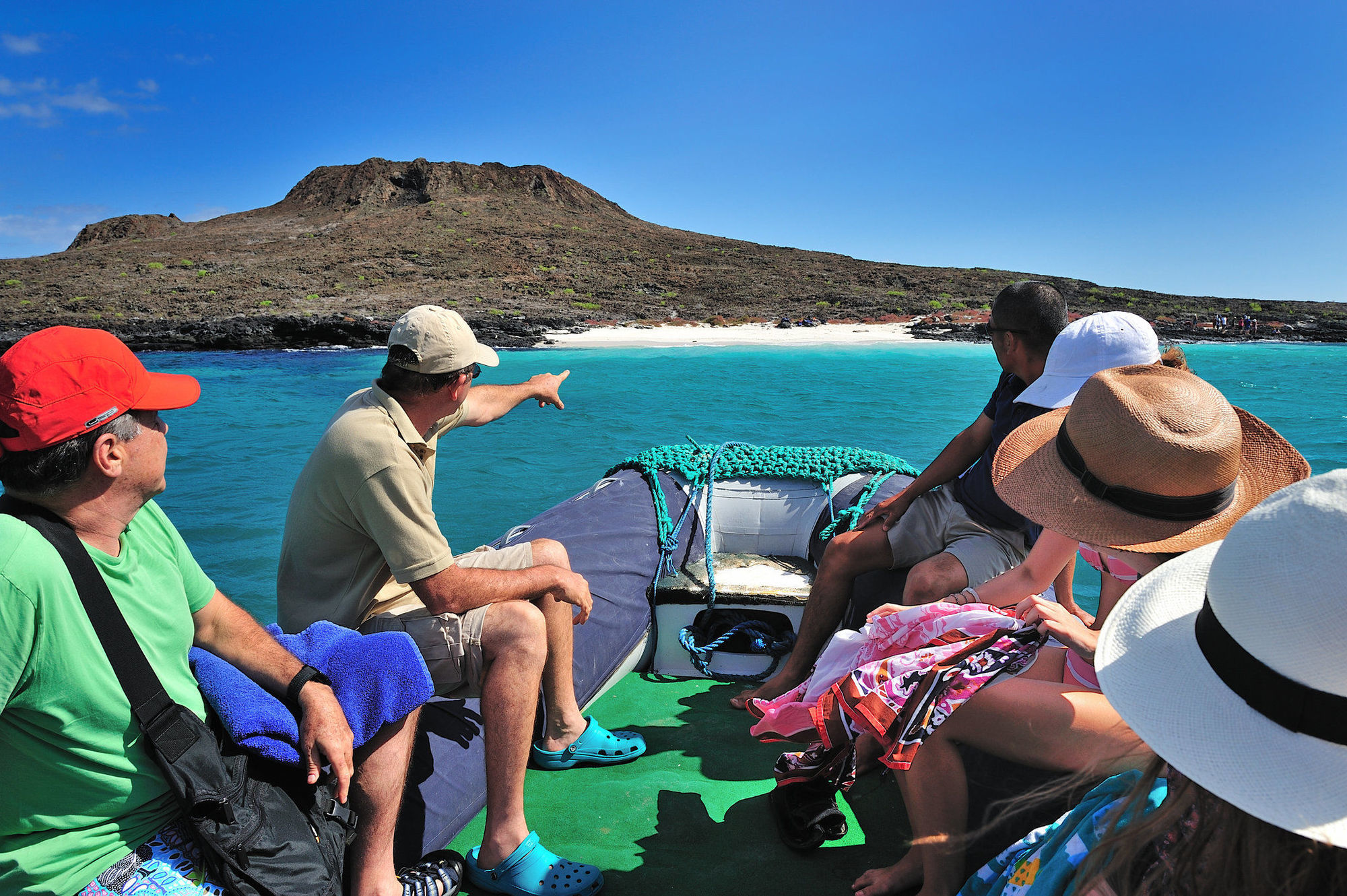 Pikaia Lodge Santa Cruz Island Екстериор снимка