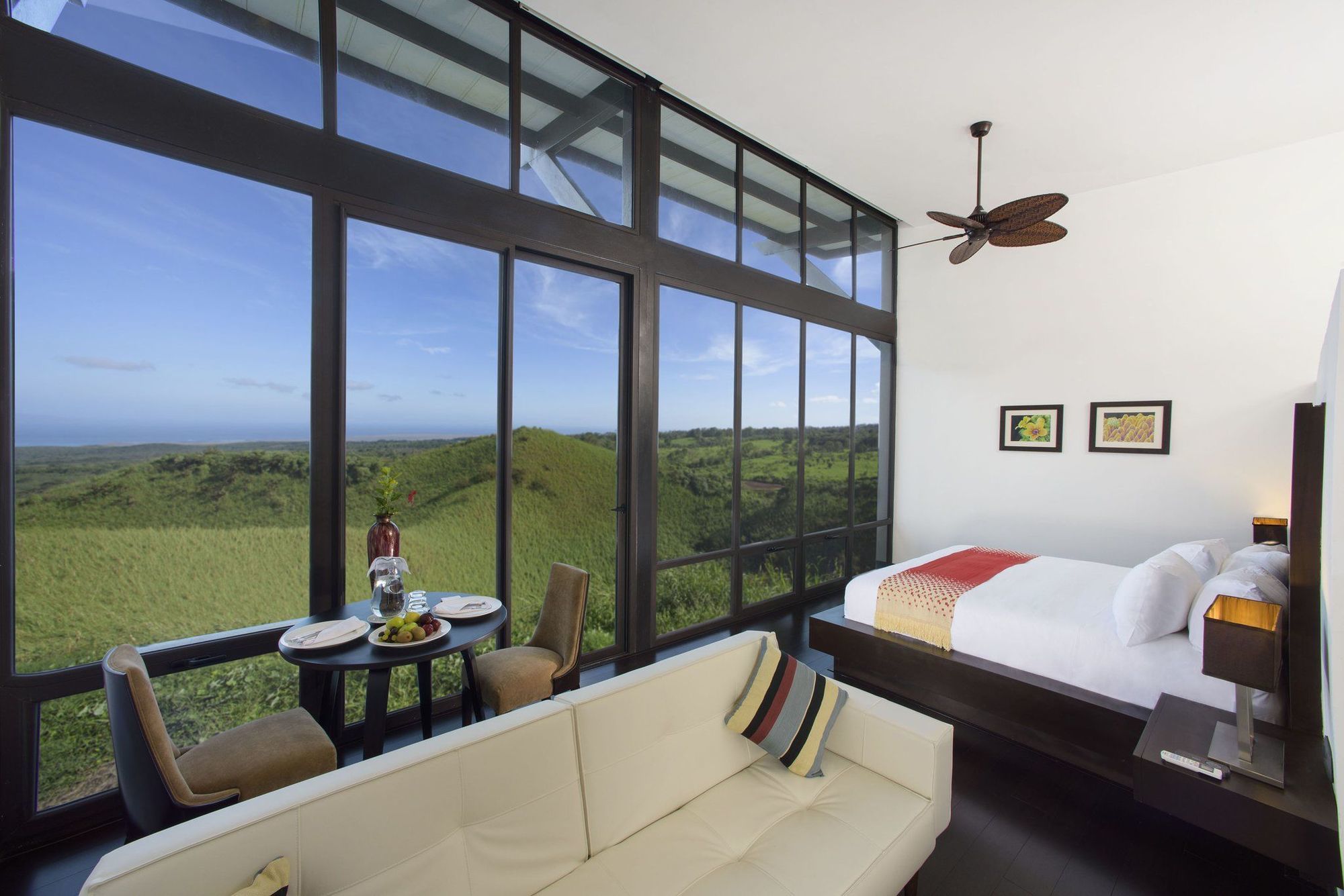 Pikaia Lodge Santa Cruz Island Екстериор снимка