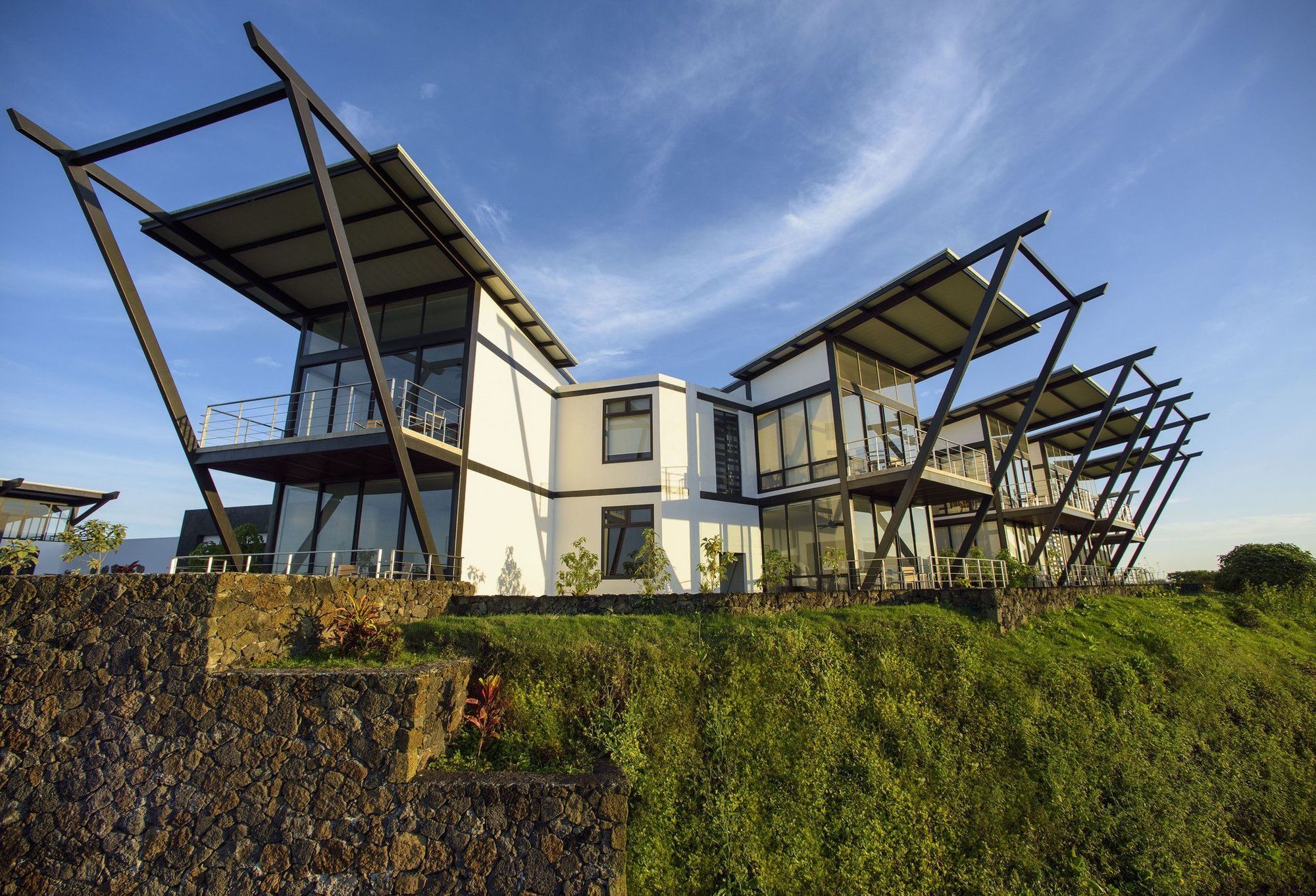 Pikaia Lodge Santa Cruz Island Екстериор снимка